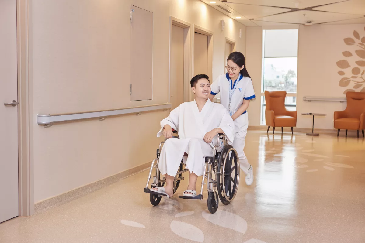 Vẹo cột sống là gì? Nguyên nhân, dấu hiệu và cách phòng ngừa