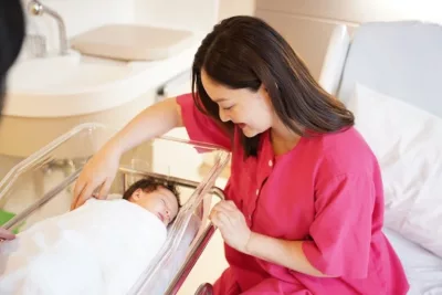 Cạn ối có đẻ thường được không? Nước cạn bao nhiêu phải mổ