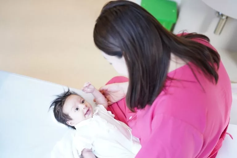 Đẻ thường lần 2 có đau hơn lần 1 hay không?