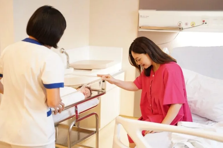 Kinh nguyệt sau sinh đều không? Rối loạn 1 tháng có 2 lần