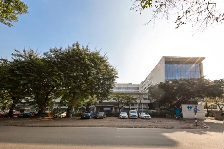 Vẹo cổ bẩm sinh ở trẻ: Dấu hiệu, nguyên nhân và cách xử trí