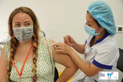 Đại sứ quán Pháp hợp tác với HFH tiêm vắc xin COVID-19 cho cộng đồng người Pháp tại Miền Bắc Việt Nam