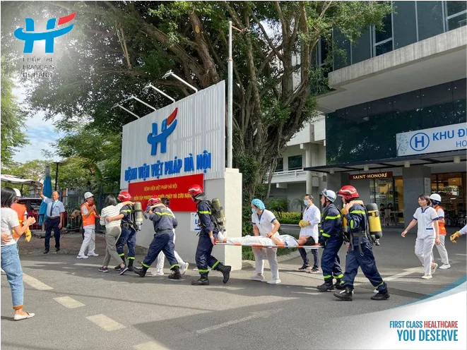 Diễn tập phòng cháy chữa cháy tại bệnh viện Việt Pháp Hà Nội: Cam kết đảm bảo an toàn cho người bệnh